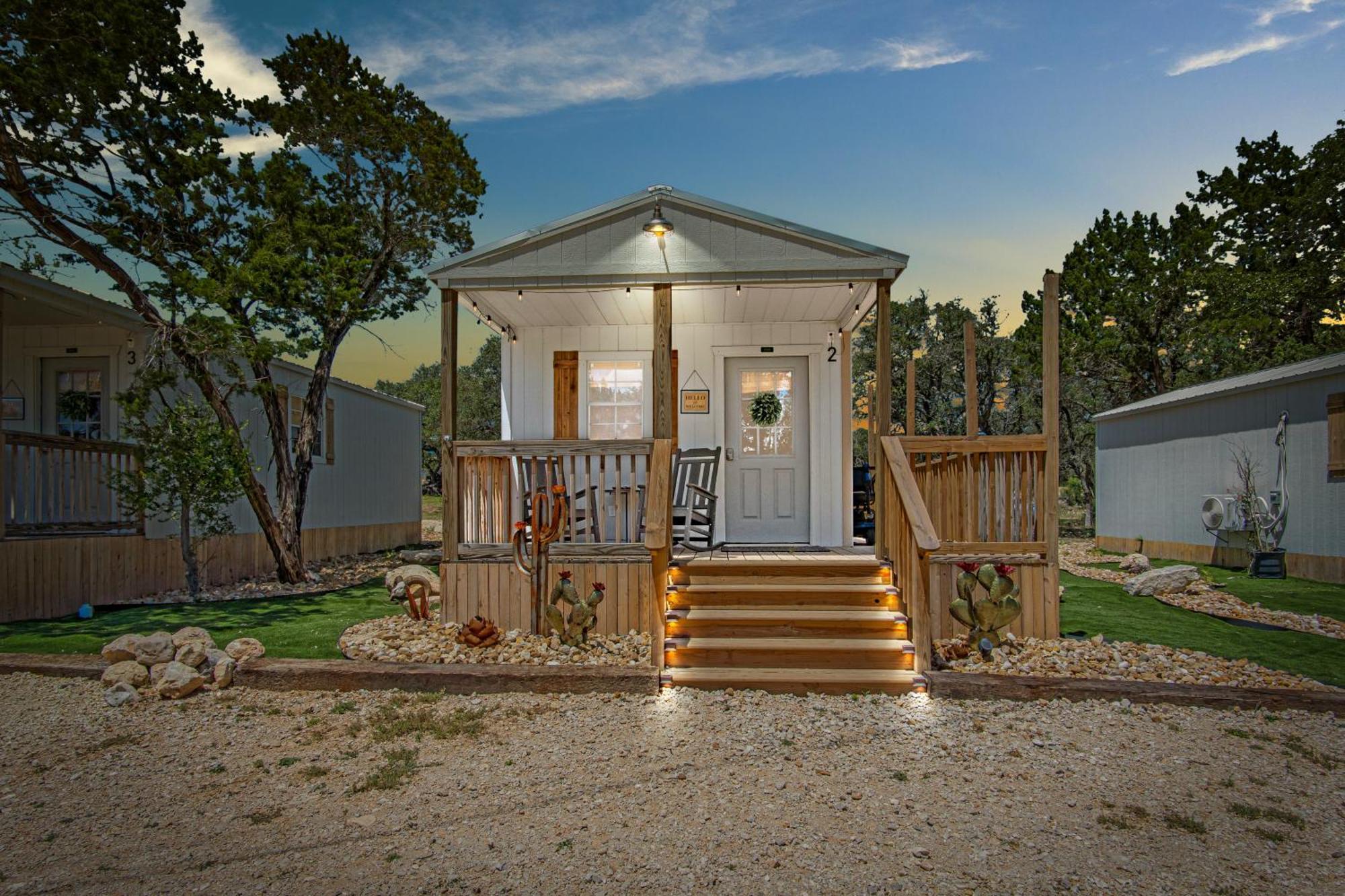 Отель Lucky Star Ranch - Stargazer Tarpley Экстерьер фото